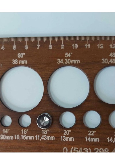 Taşlı Zümrüt Yeşil Metalize Alttan Ayaklı Abiye Düğme 1 Cm 18 Boy 11mm 20 Adet