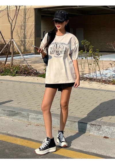 Flood Of Style Kadın Ekru Original Vintage Raw Baskılı Oversize Bisiklet Yaka Tshirt