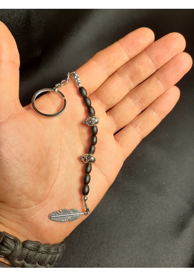 Mryart Oniks Taşı Boncuklu Kafatası Detaylı Anahtarlık - Metal Tüy Süslemeli Siyah