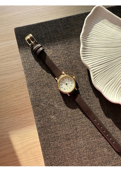 Retro Minimal Deri Kordon Vintage Kadın Kol Saati Yuvarlak Kasa Altın
