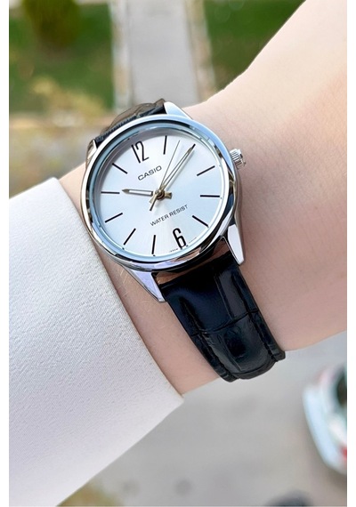 Casio Csıste152 Kadın Kol Saati