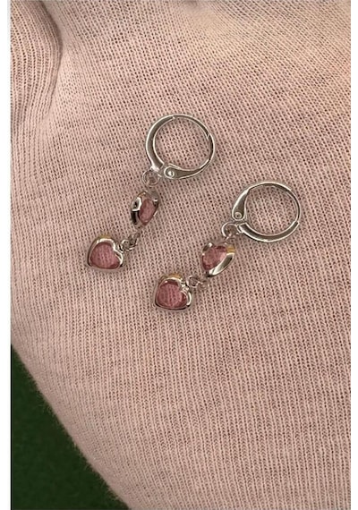 Kadın Gümüş Renk Kalpli Özel Tasarım Sallantılı Küpe Pembe