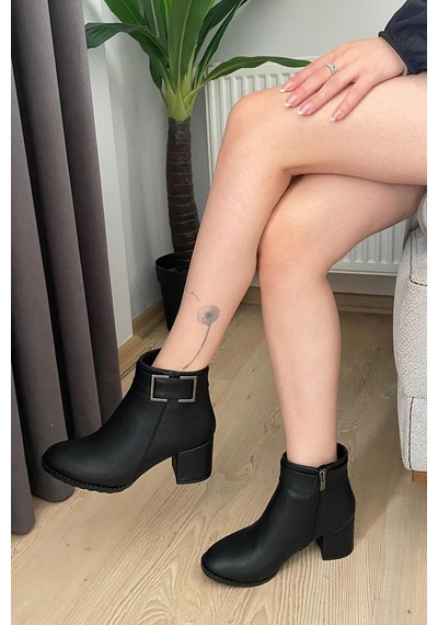Preshley Kadın Trend Siyah Kare Tokalı 6 Cm Topuklu Oval Burun Bot