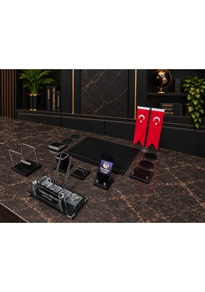 Ofis Prestij 13 Parça Kristal Kişiye Özel Masa İsimliği Ve Sümen Seti Siyah