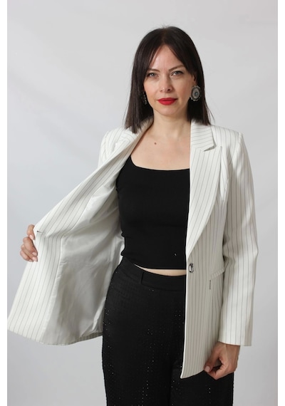 Moda Berray 1906 Beyaz Çizgili Fermuarlı Cep Aksesuarlı Kadın Büyük Beden Blazer Ceket Beyaz Moda Berray 1906 Beyaz Çizgili Fermuarlı Cep Aksesuarlı Kadın Büyük Beden Blazer Ceket Beyaz
