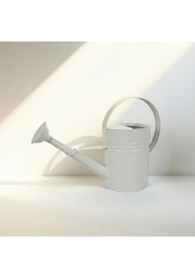 Olivia 3,5 Litre Metal Çiçek Bahçe Sulama Kabı Modern Dekoratif Çok Amaçlı Sulak Beyaz