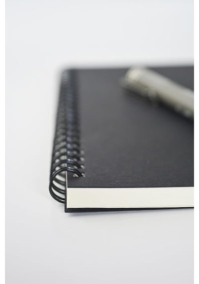 Çizgili Spiralli Not Defteri, A5 Boyut 15x21 Cm , 60 Yaprak, 90gr. Ivory Kağıt, Ofis İçin İdea Siyah Kapak