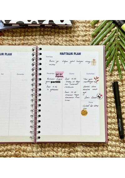 Bu Işıltılı Hayatı Ben Seçtim Sticker'lı Tarihsiz Konuşan Ajanda Haftalık Planlayıcı Defter Beyaz