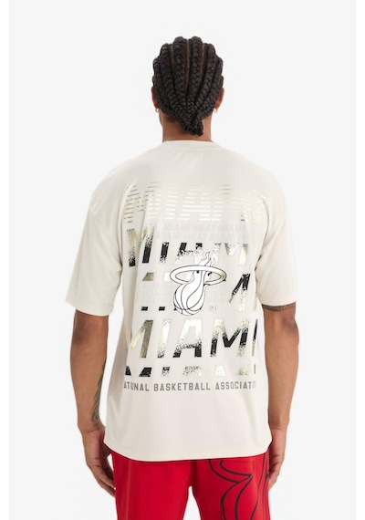 DeFactoFit NBA Miami Heat Boxy Fit Bisiklet Yaka Sırt Baskılı Kısa Kollu Tişört E0359AX25SPBG662