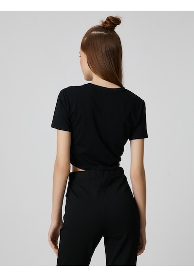 Koton Crop Tişört Baskılı Pencere Detaylı Kısa Kollu Siyah 3sal10278ık Siyah Koton Crop Tişört Baskılı Pencere Detaylı Kısa Kollu Siyah 3sal10278ık Siyah