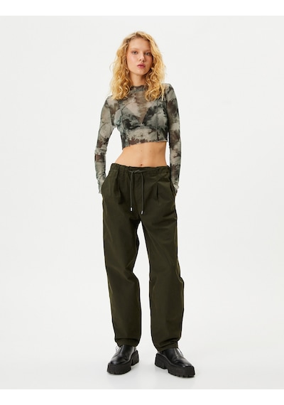Koton Paraşüt Pantolon Oversize Cepli Beli Ve Paçaları Lastikli Stoperli Pamuklu Haki 4wal40118mw Haki Koton Paraşüt Pantolon Oversize Cepli Beli Ve Paçaları Lastikli Stoperli Pamuklu Haki 4wal40118mw Haki