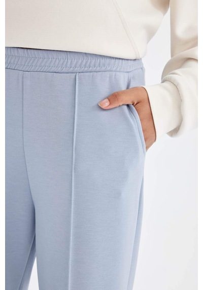DeFactoFit Sporcu Jogger İnce Eşofman Altı Basic Düz Standart Fit Geniş Paça Skuba Dalgıç Kumaş A5628AX24AUBE748
