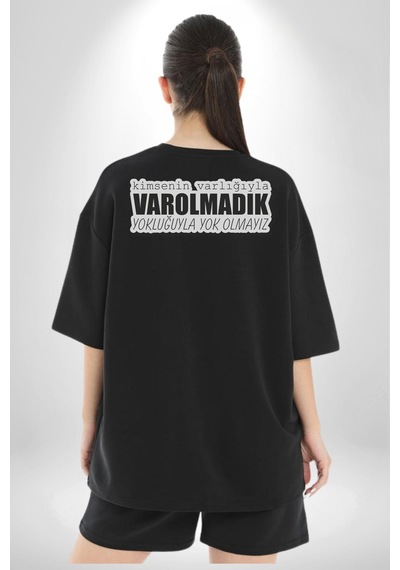 Kimsenin Varlığıyla Varolmadık Yokluğuyla Yok Olmalıyız Yazılı Pamuklu Unisex Oversize Sırt Dijital Baskılı Siyah T-shirt Siyah