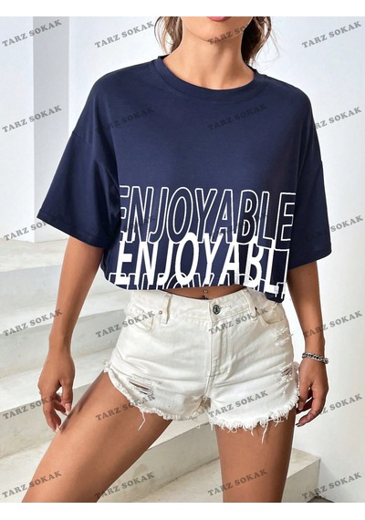 Flood Of Style Crop Ckod-232913 . Coolane Harfli Grafik Düşük Omuzlu Lacivert