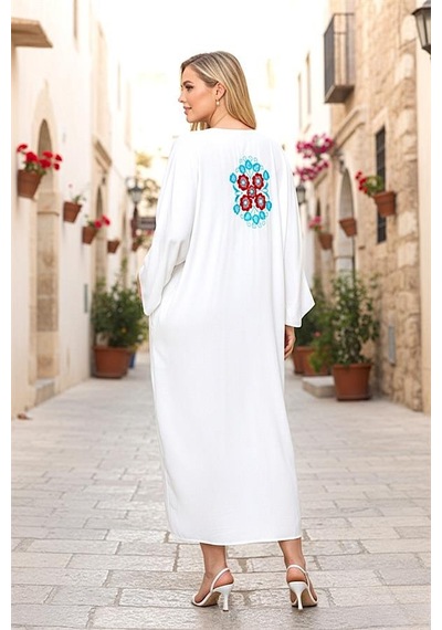 Veraura Lifestyle Beyaz V Yaka Sırtı Ve Göğsü Çiçek Nakışlı Cepli Oversize Uzun Gömlek Elbise