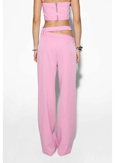 By Dyln Şık Pink Pinstripe Hendrix Pantolon - Mid Rise, Kesik Bel Detayı İle Rahat Fit Pembe By Dyln Şık Pink Pinstripe Hendrix Pantolon - Mid Rise, Kesik Bel Detayı İle Rahat Fit Pembe