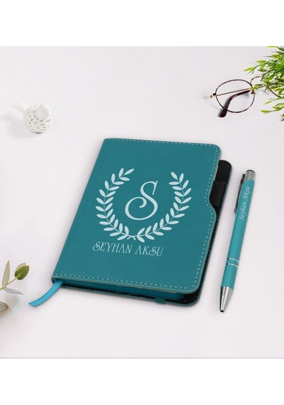 Kişiye Özel Çelenk Baş Harfli Isimli Turkuaz Termo Deri Defter Ka N11.2109
