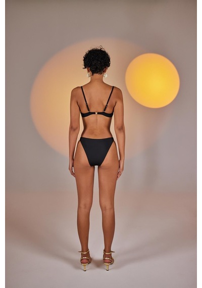 Holly Lolly Çıkarılabilir Çiçek Detaylı Premium Sleek Bikini Üstü Siyah