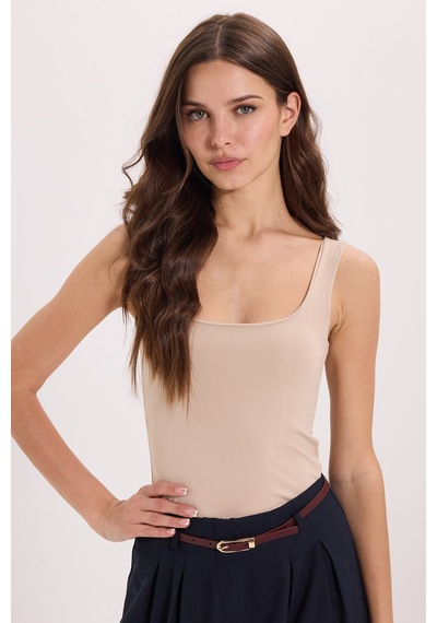 Tudors Kadın Slim Fit Dar Kesim Askılı Kare Yaka Sırtı Açık Sandy Kumaş Çıtçıtlı Bej Body-51254