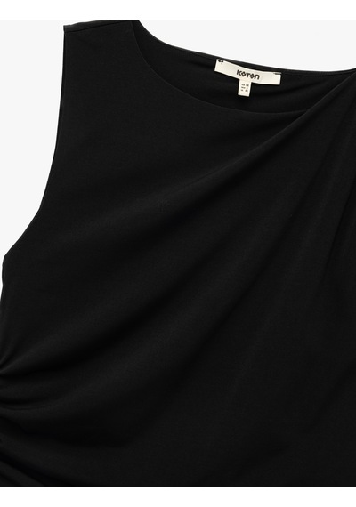 Koton Krep Kumaş Slim Fit Drape Detaylı Bisiklet Yaka Kolsuz Bluz Siyah 5sak10735ek Siyah