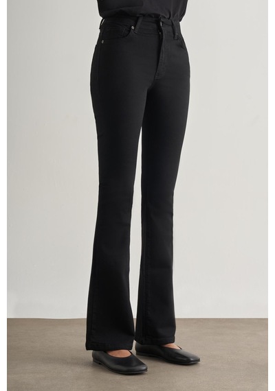 Mizalle Skinny Fit Flare Paça Siyah Denim Pantolon Siyah
