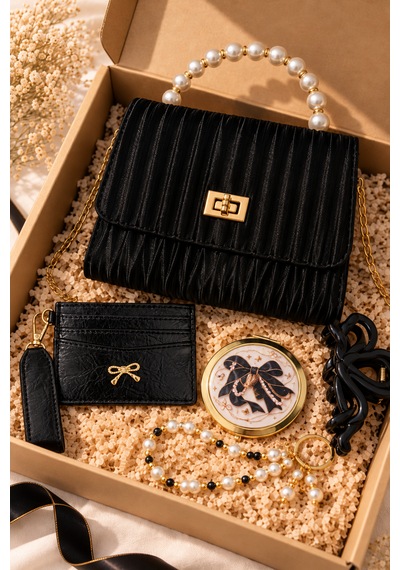 Elpida Bags Siyah Incili Omuz Çantası - Kartlık, Cep Aynası, Saç Tokası & Kişiye Özel Charm Hediye Seti Siyah - Krem Elpida Bags Siyah Incili Omuz Çantası - Kartlık, Cep Aynası, Saç Tokası & Kişiye Özel Charm Hediye Seti Siyah - Krem