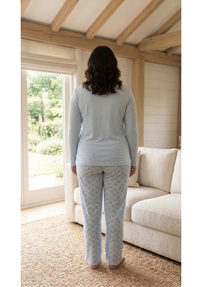 Eyfuze Kadın Kışlık Büyük Beden Desenli Yakası Düğmeli Uzun Kollu Pijama Takımı Buz Mavisi Eyfuze Kadın Kışlık Büyük Beden Desenli Yakası Düğmeli Uzun Kollu Pijama Takımı Buz Mavisi
