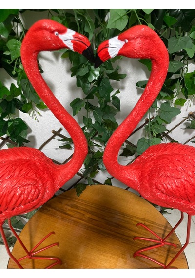 Kırmızı Flamingo Romantizmi: Sevgililer Günü Hediyesi
