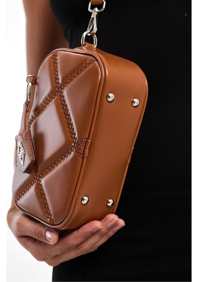Küçük Boy Nakış Detaylı Crossbody Çapraz Askılı Kadın Omuz Çantası Taba Taba