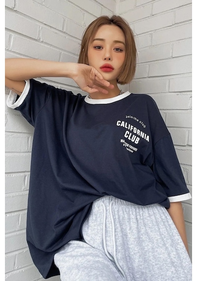 Uyguntarz Unisex Lacivert Yaka Kol Detaylı California Club Baskılı Oversize T-shirt