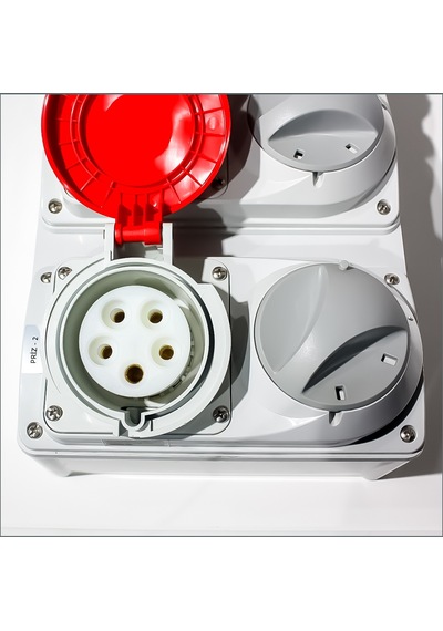 Novsen Ip44 Kombinasyon Panosu 1 Ad. 3x16a, 1ad. 5x32a Kilitli Priz