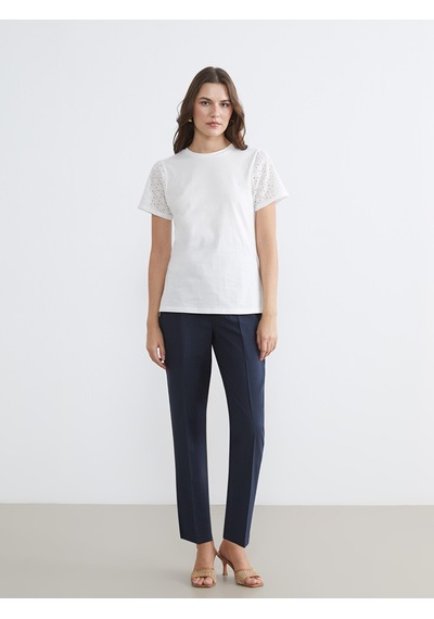 Lcw Comfort Beyaz Bisiklet Yaka Brode Detaylı Bluz Lcw Comfort Beyaz Bisiklet Yaka Brode Detaylı Bluz
