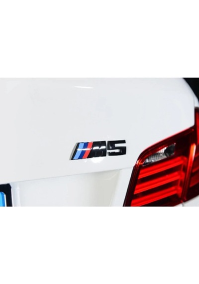 Bmw M5 Bagaj Arma Logo Siyah Krom Ithal Şık Car Aksesuar