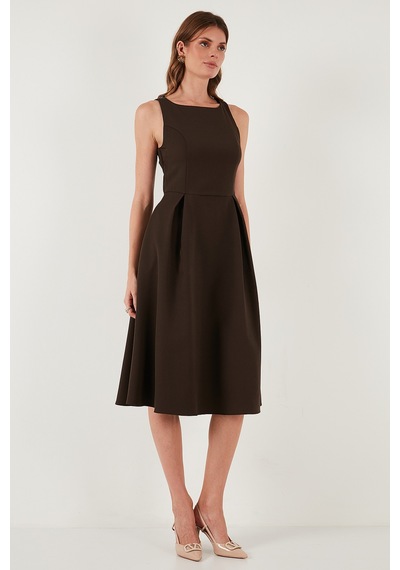 Lela Regular Fit Bisiklet Yaka Cepli Pileli Midi Boy Bayan Elbise 6111963 Kahve