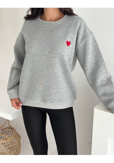 Kadın Kalp Nakışlı Sweatshirt Sade & Sevgi Dolu Stil Gri