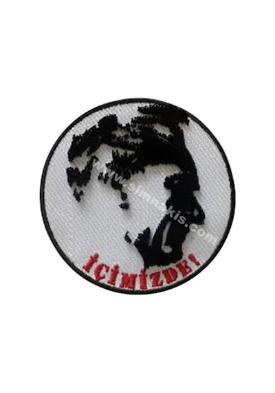 Mustafa Kemal Atatürk Içimizde Nakış Işleme Arma Patch Peç 9×9 Cm Çok Renkli