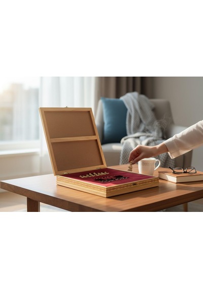 El Yapımı Lüks Nakış İşlemeli Doğal Ahşap Sandıklı Premium Satranç Takımı 45x45 Cm. Hediyelik Set 2