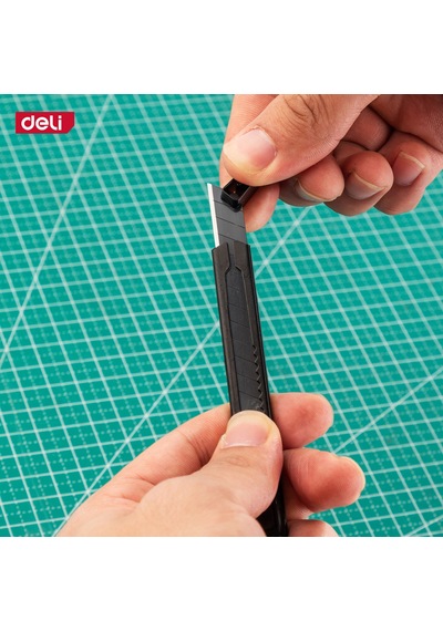 Delı Profesyonel Plastik Gövdeli Kırılabilir Maket Bıçağı 9mm Sk5 Sarı Kendinden Kilitli