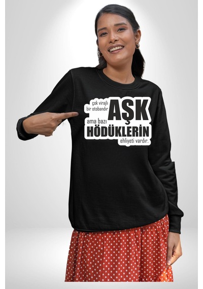 Çok Virajlı Bir Otabandır Aşk, Ama Bazı Hödüklerin Ehliyeti Vardır Yazılı Unisex Siyah Sweatshirt Siyah