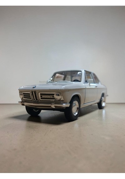 Nostaljik Beyaz Bmw 2000 Tı 1/32 Ölçek Metal Çek Bırak Kapılar Açılır Model Araba Çok Renkli