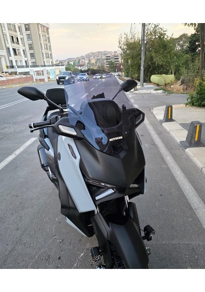 Motocam Yamaha Xmax Techmax Ön Cam 2025-2026 Model 52cm Füme Renkli 4mm Asansörlü