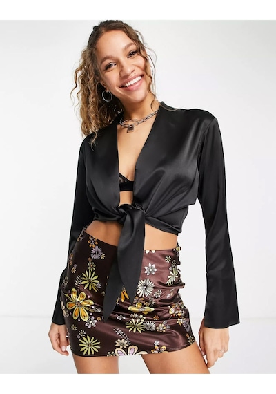 Fashion Cocktail Saten Önden Bağlamalı Dekolte Gece Kokteyl Kombin Uzun Kol Krop Bluz Siyah Fashion Cocktail Saten Önden Bağlamalı Dekolte Gece Kokteyl Kombin Uzun Kol Krop Bluz Siyah