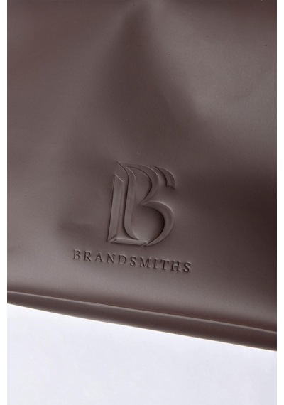 Mocha Core Grooming Case