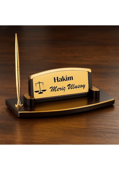Kişiye Özel Hakim Masa Üstü İsimlik Altın Renk Şık Tasarım Kalemli Ofis İsimliği Kahverengi