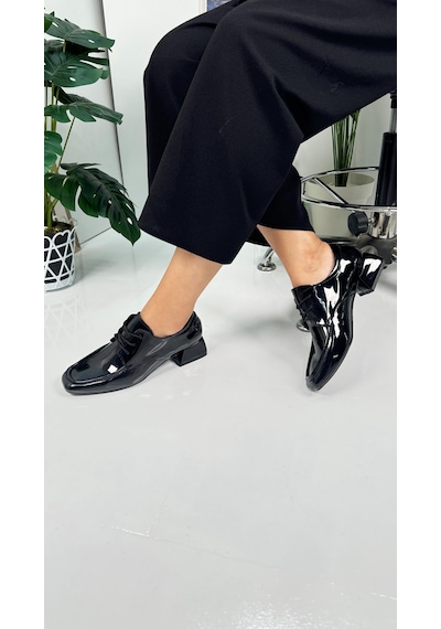 Günlük Kadın Loafer Topuklu Toka Ve Dikiş Detaylı Bağcıklı Küt Burunlu Ayakkabı 1500 SIYAH RUGAN Günlük Kadın Loafer Topuklu Toka Ve Dikiş Detaylı Bağcıklı Küt Burunlu Ayakkabı 1500 SIYAH RUGAN