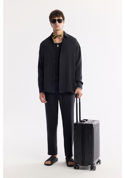 Avva Erkek Siyah Alttan Britli Yaka Soft Touch Oversize Fit Gömlek A51y2168