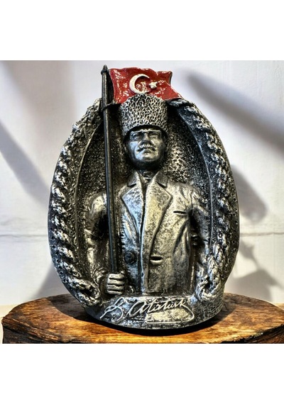 Dekoratif Polyester Bayraklı Atatürk Heykeli 21 Cm Gümüş Eskitme