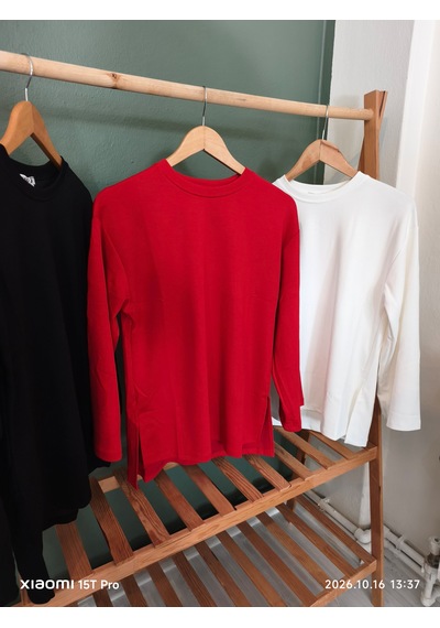 Trendall Kırmızı Renk Yırtmaç Detaylı Uzun Kollu Bisiklet Yaka Tshirt