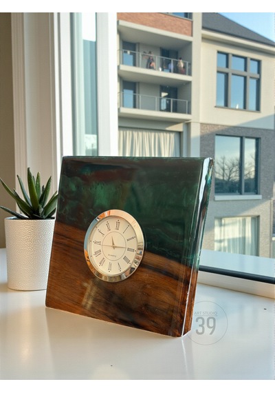 Classic Ceviz & Epoksi Masa Saati Gümüş Kaplama Quartz Mekanizma El Yapımı Tasarım 15x15 Cm / 20x20 Cm Çok Renkli