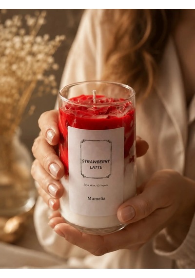 Mumelia Latte Serisi - Doğal Soya Cam Bardak Tasarım Mum - Strawberry Latte .
